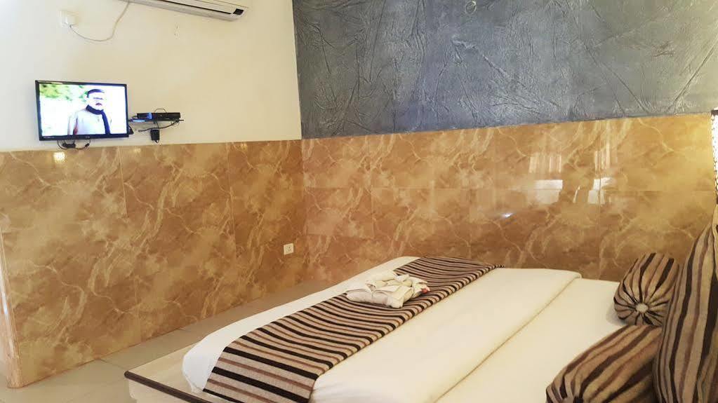 فندق Amanda Crown Jaipur Kukas المظهر الخارجي الصورة